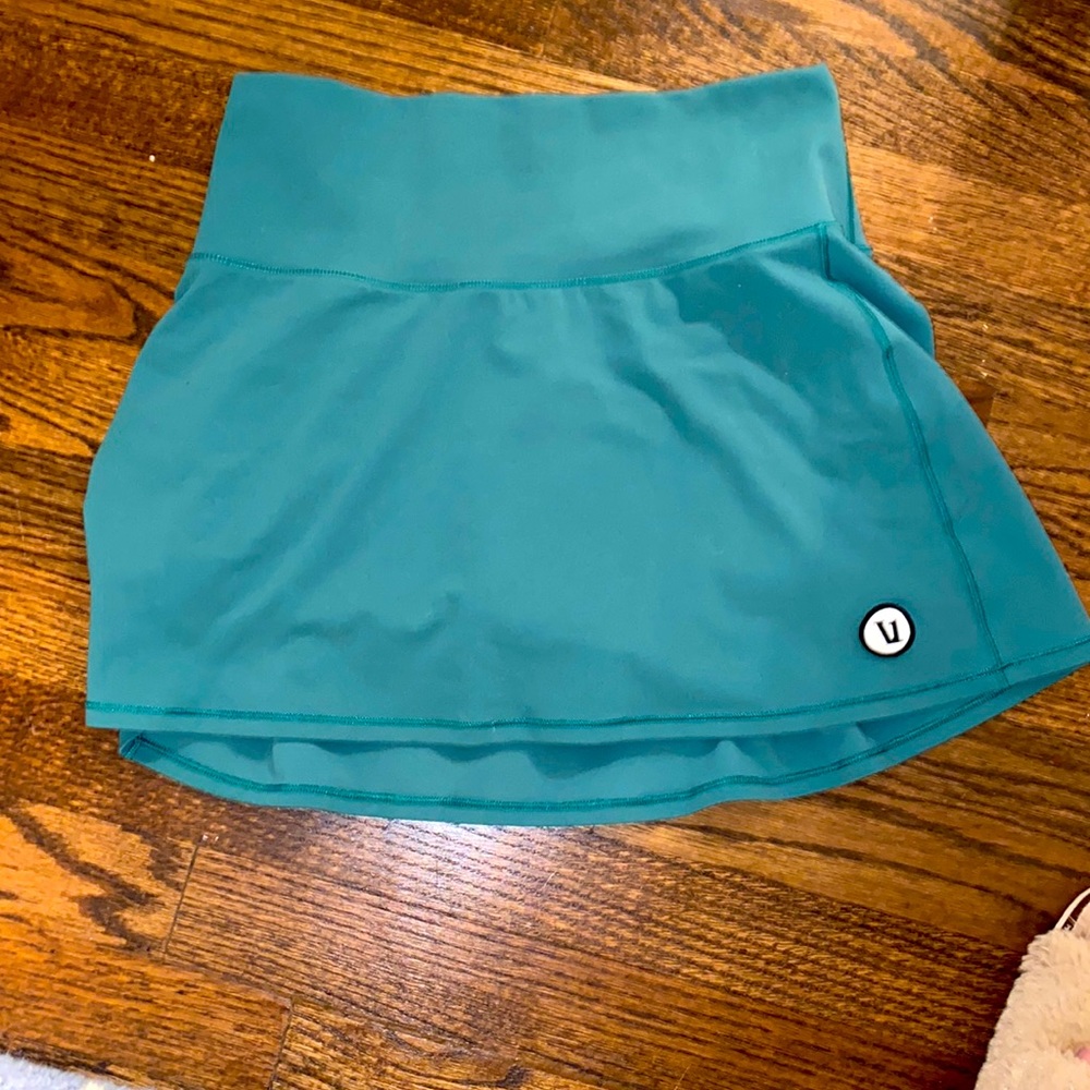 Vuori size small skirt excellent condition